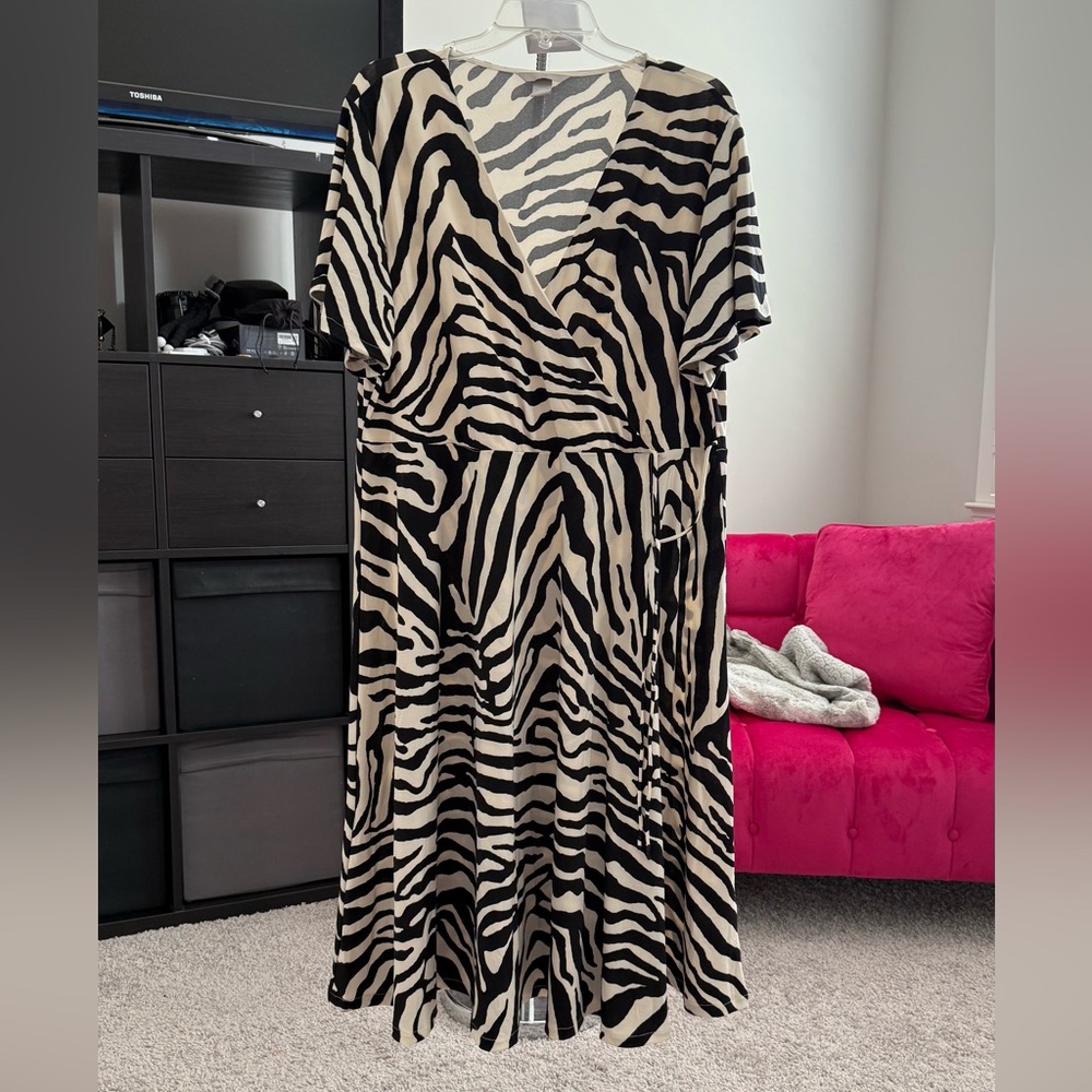 NWOT - H&M - Zebra Print Midi Dress - size XXL